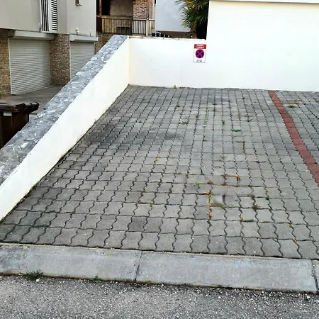 Garden Apartment *